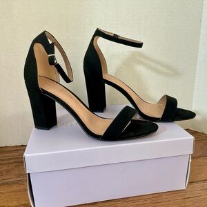 Madden Girl “Beella” Black Suede Block Heel Sandal Heels Shoes 9